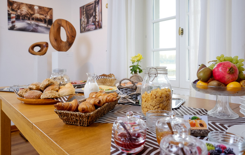 Esszimmer oder Essen unter dem Walnussbaum
